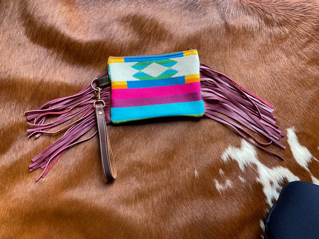 The “Can Chaser” Cross Body Purse – Triple J Western Shop